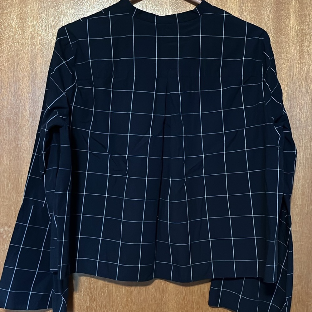 Madewell blouse. Bell-sleeve, windowpane white on navy. Pleated back.